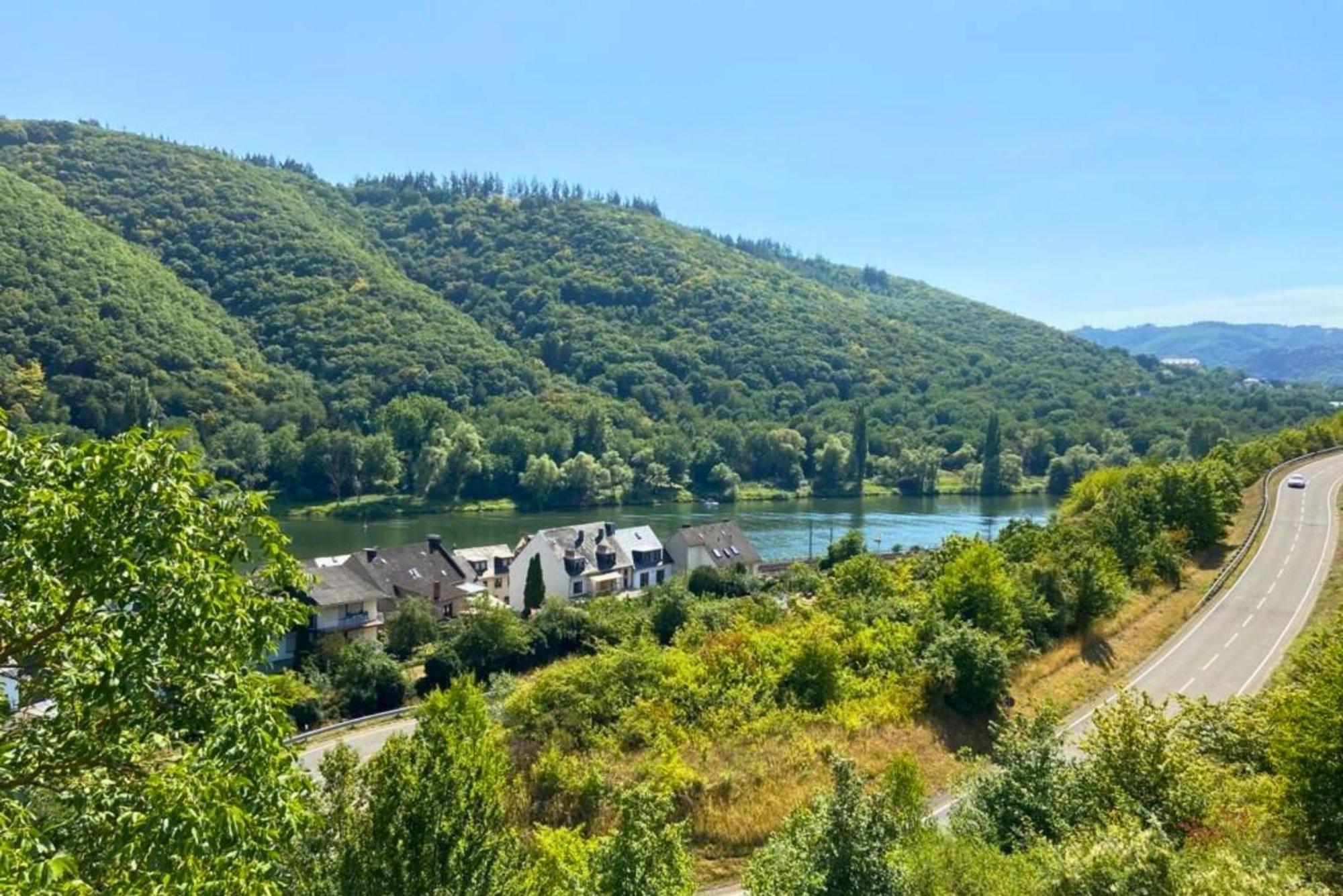 Riesling Appartement For 2 - 4 People - Billiards - Balcony With Mosel View - Parking - Wine Barrel Bar - Fully Equipped Kitchen - Netflix - Waiputv - 3 Km From Cochem