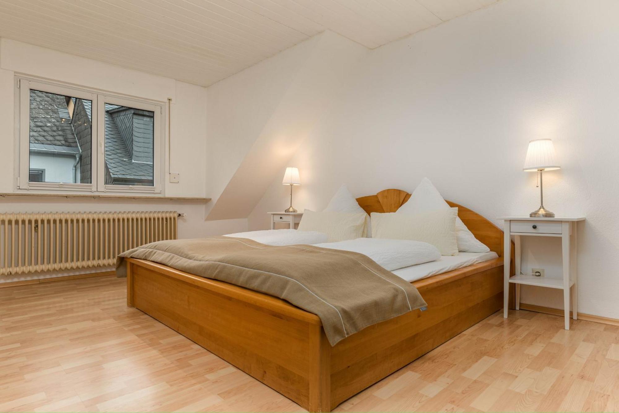 Apartment Riesling Appartement For 2 - 4 People - Billiards - Balcony With Mosel View - Parking - Wine Barrel Bar - Fully Equipped Kitchen - Netflix - Waiputv - 3 Km From Cochem *