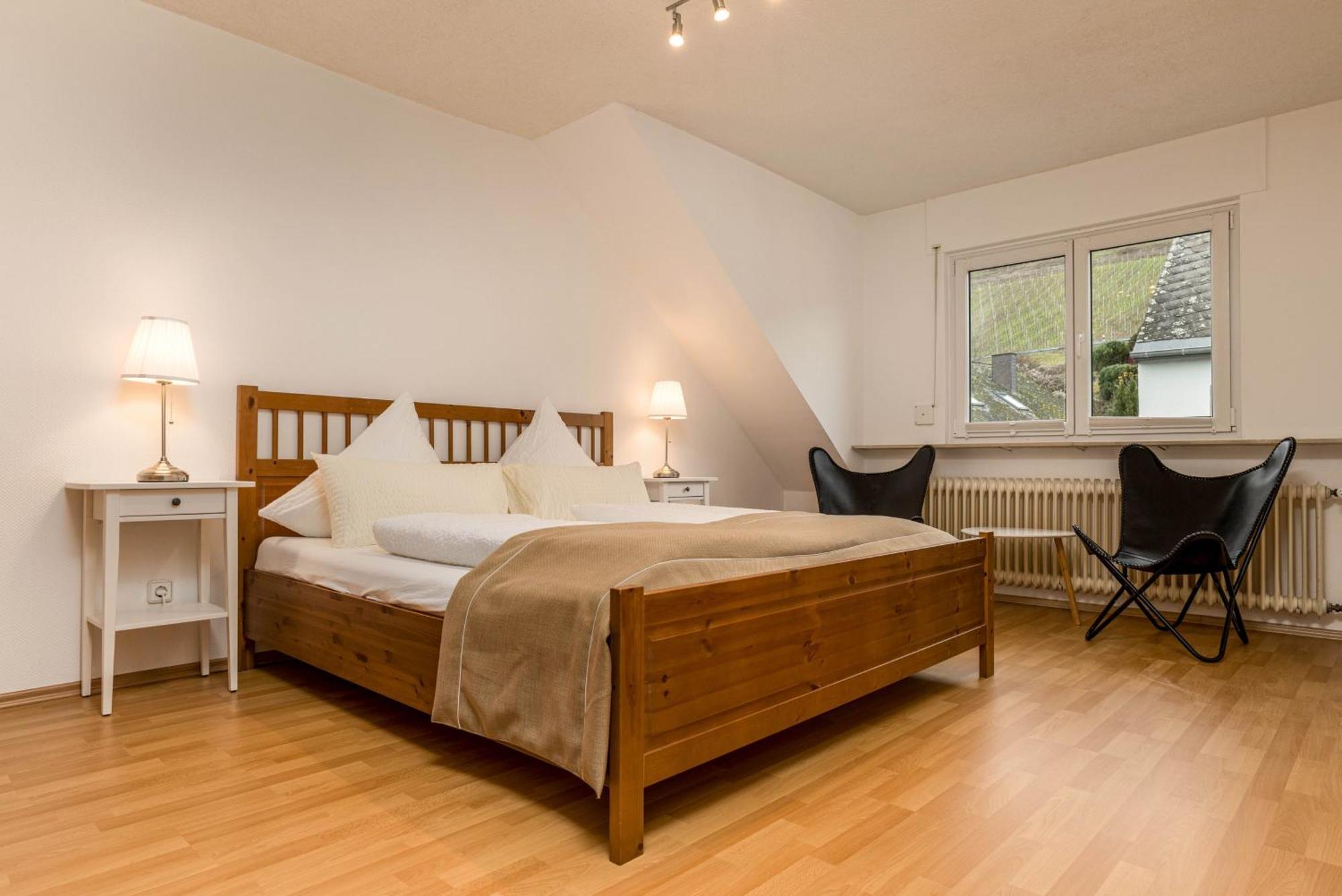 Riesling Appartement For 2 - 4 People - Billiards - Balcony With Mosel View - Parking - Wine Barrel Bar - Fully Equipped Kitchen - Netflix - Waiputv - 3 Km From Cochem
