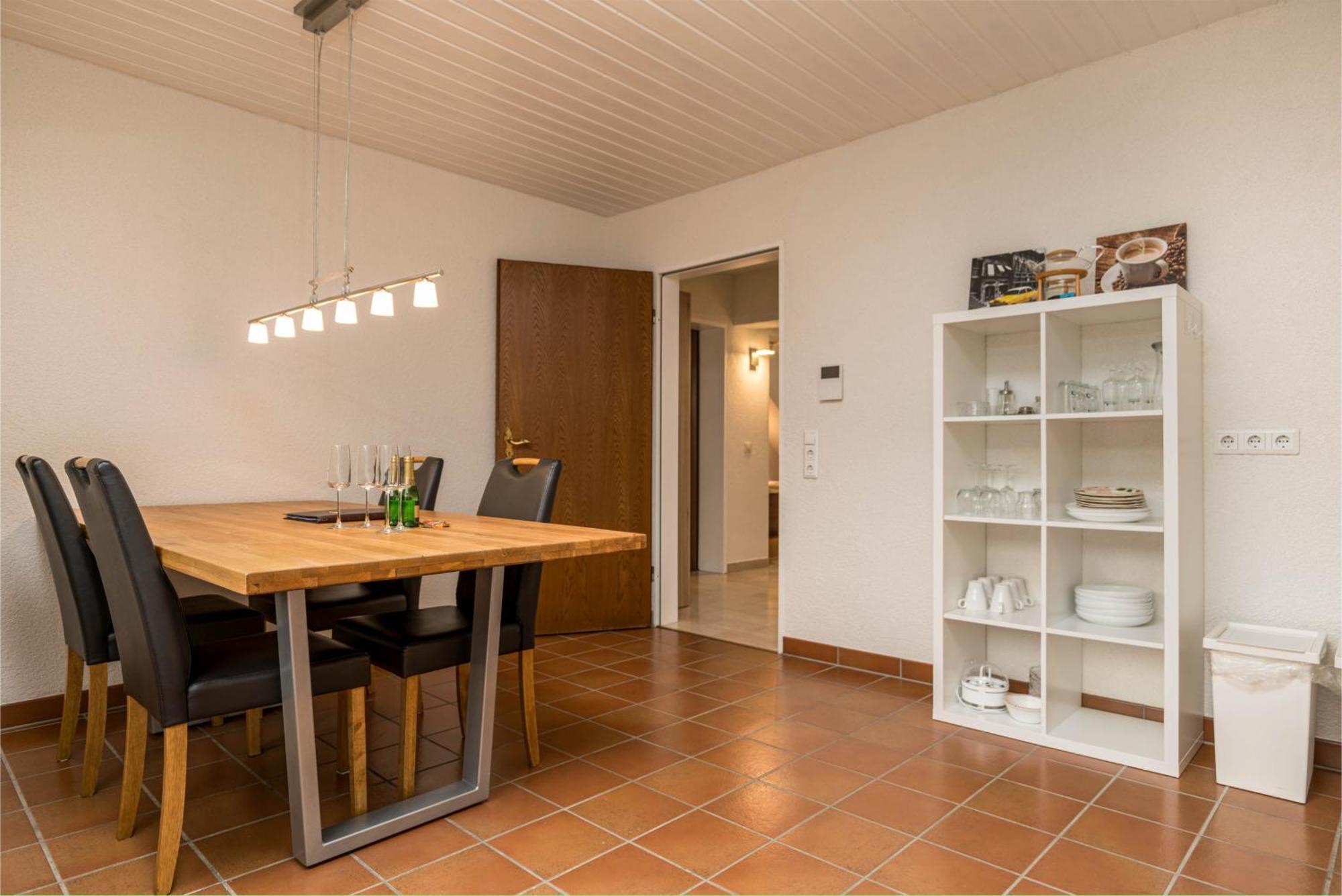 Riesling Appartement For 2 - 4 People - Billiards - Balcony With Mosel View - Parking - Wine Barrel Bar - Fully Equipped Kitchen - Netflix - Waiputv - 3 Km From Cochem Klotten