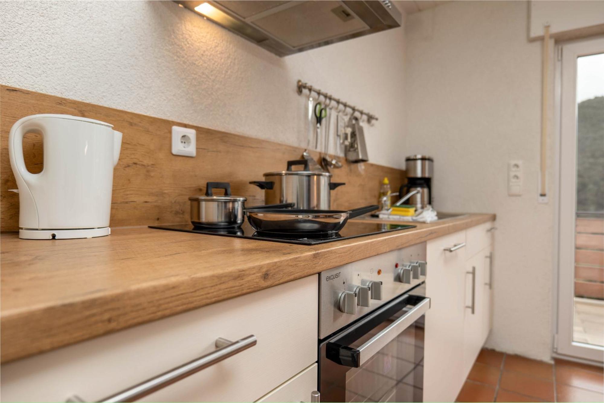 Apartment Riesling Appartement For 2 - 4 People - Billiards - Balcony With Mosel View - Parking - Wine Barrel Bar - Fully Equipped Kitchen - Netflix - Waiputv - 3 Km From Cochem *