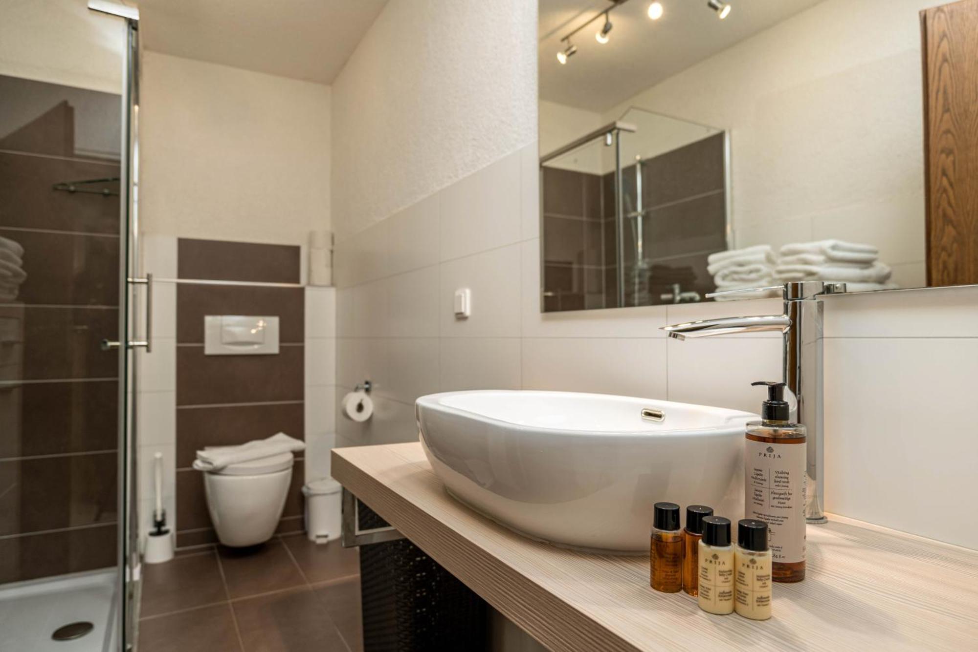 Riesling Appartement For 2 - 4 People - Billiards - Balcony With Mosel View - Parking - Wine Barrel Bar - Fully Equipped Kitchen - Netflix - Waiputv - 3 Km From Cochem