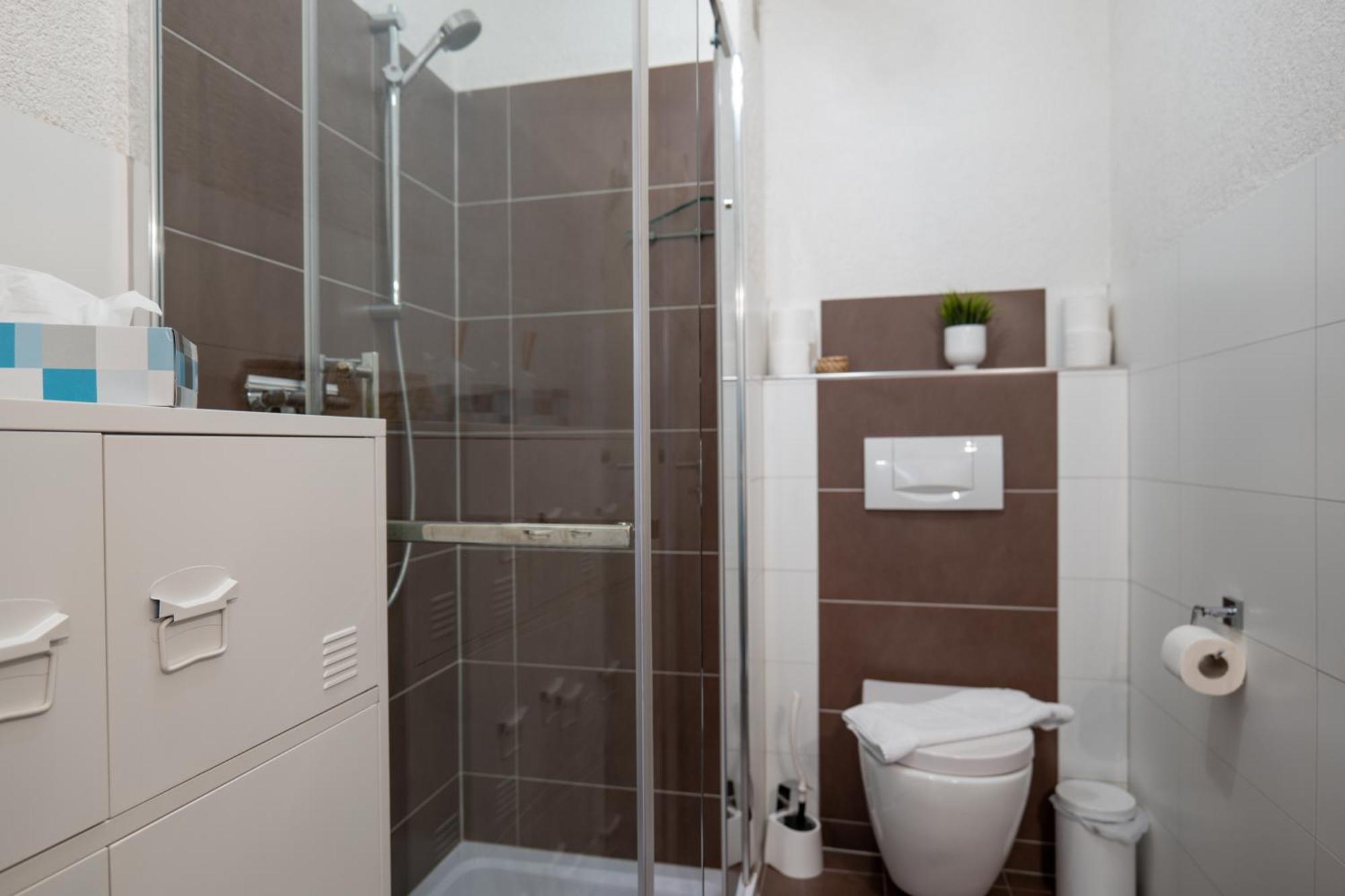 Riesling Appartement For 2 - 4 People - Billiards - Balcony With Mosel View - Parking - Wine Barrel Bar - Fully Equipped Kitchen - Netflix - Waiputv - 3 Km From Cochem Klotten