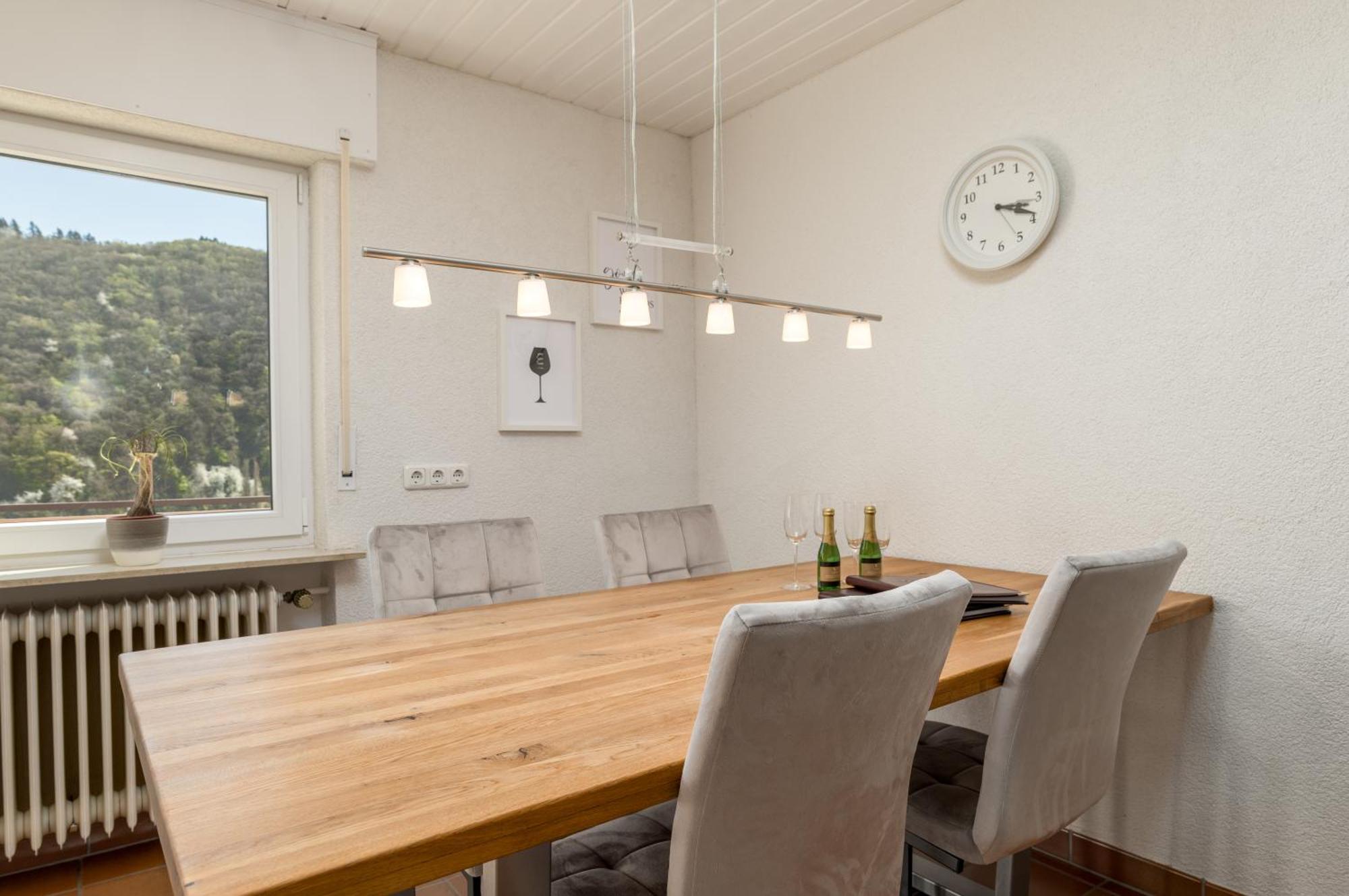 Riesling Appartement For 2 - 4 People - Billiards - Balcony With Mosel View - Parking - Wine Barrel Bar - Fully Equipped Kitchen - Netflix - Waiputv - 3 Km From Cochem